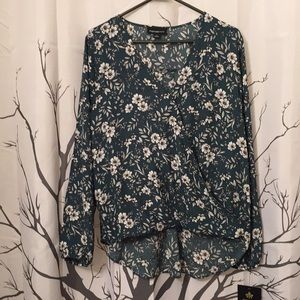 NWT Fortune and Ivy green floral surplice blouse.